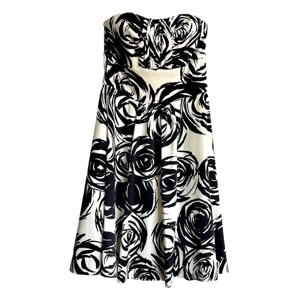 White House Black Market Fit and Flare Strapless Cocktail Party Dress Size 0